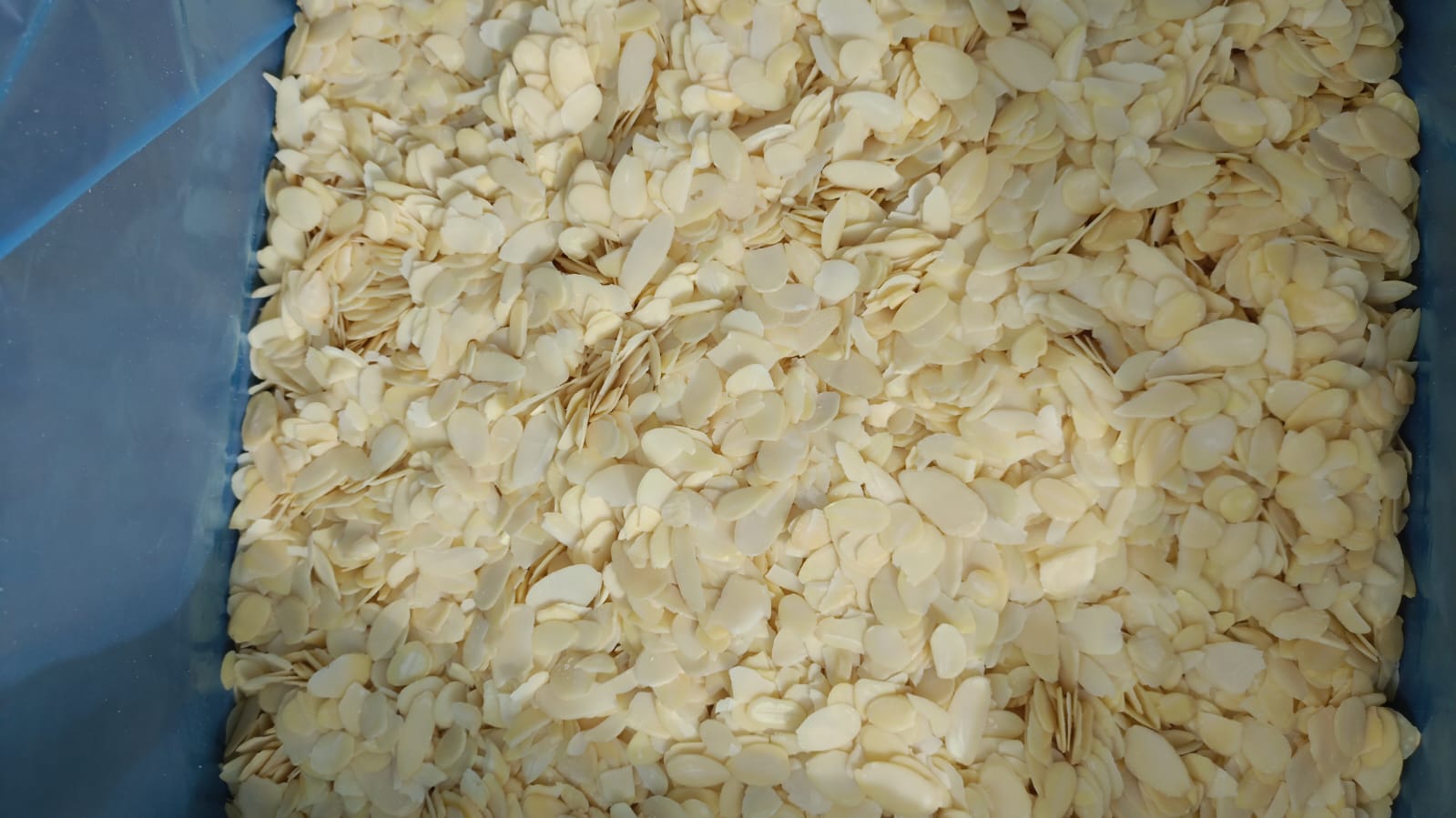 Мигдальні пластівці